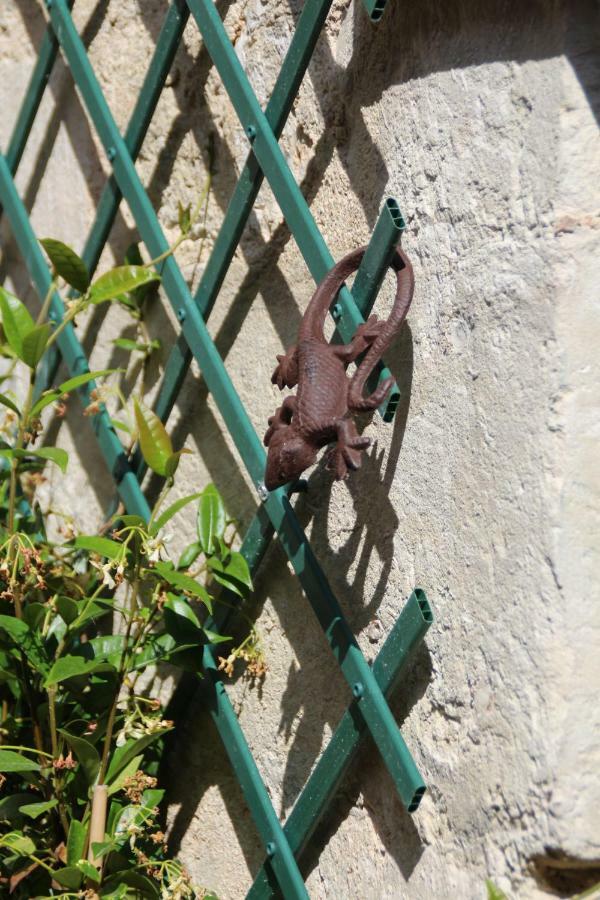 Une Chambre En Ville Saintes Exterior photo